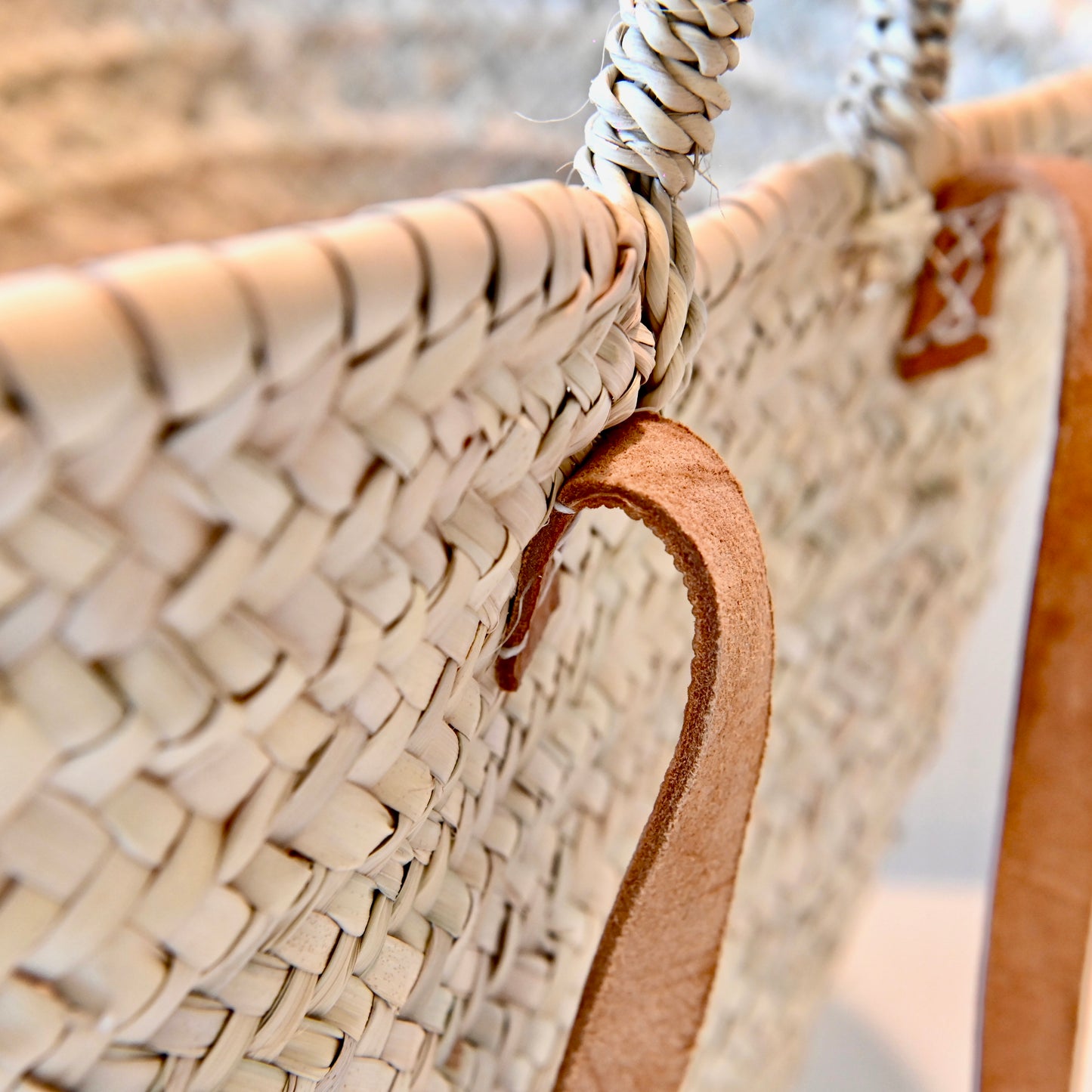 Wicker basket with handle