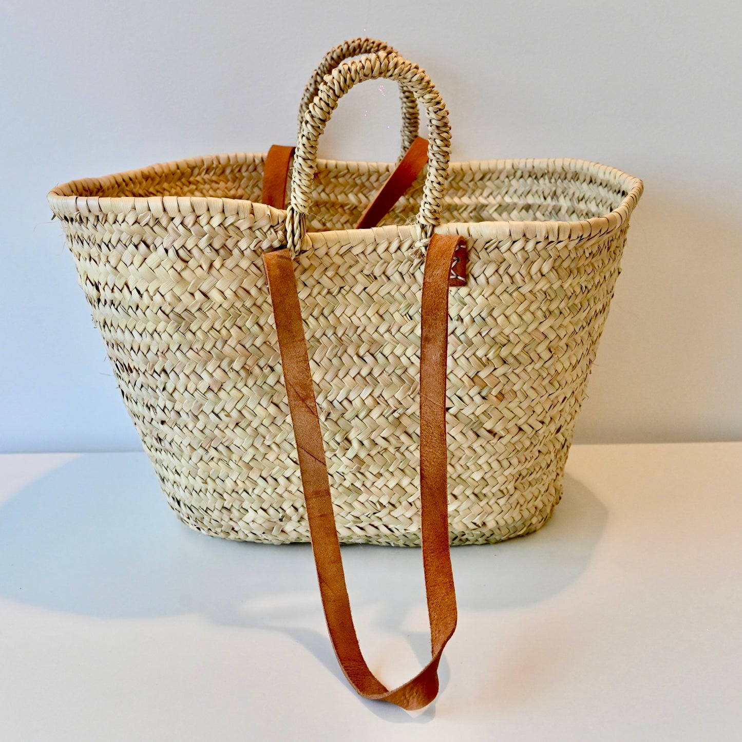 Wicker basket with handle