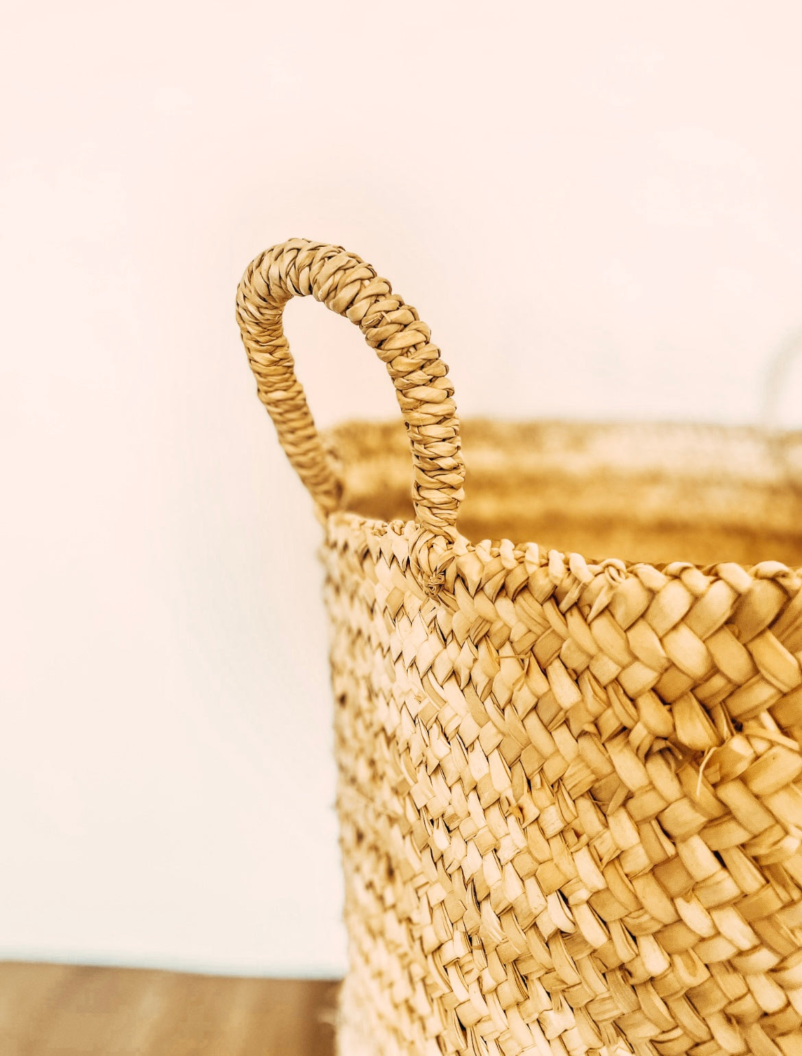 XXL laundry basket with handle